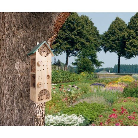 Sfeerfoto insectenhotel bestellen Buzzy@Home | Moestuinland
